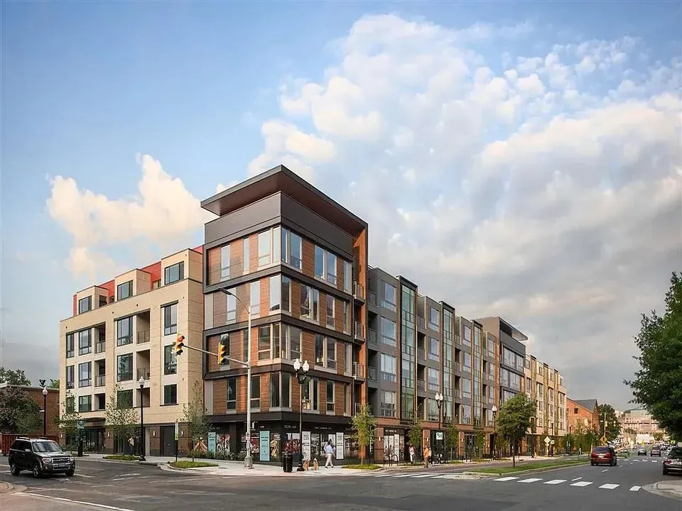 3 Bed 2 Bath Contemporary High-Rise Condo in Arlington, VA - 2