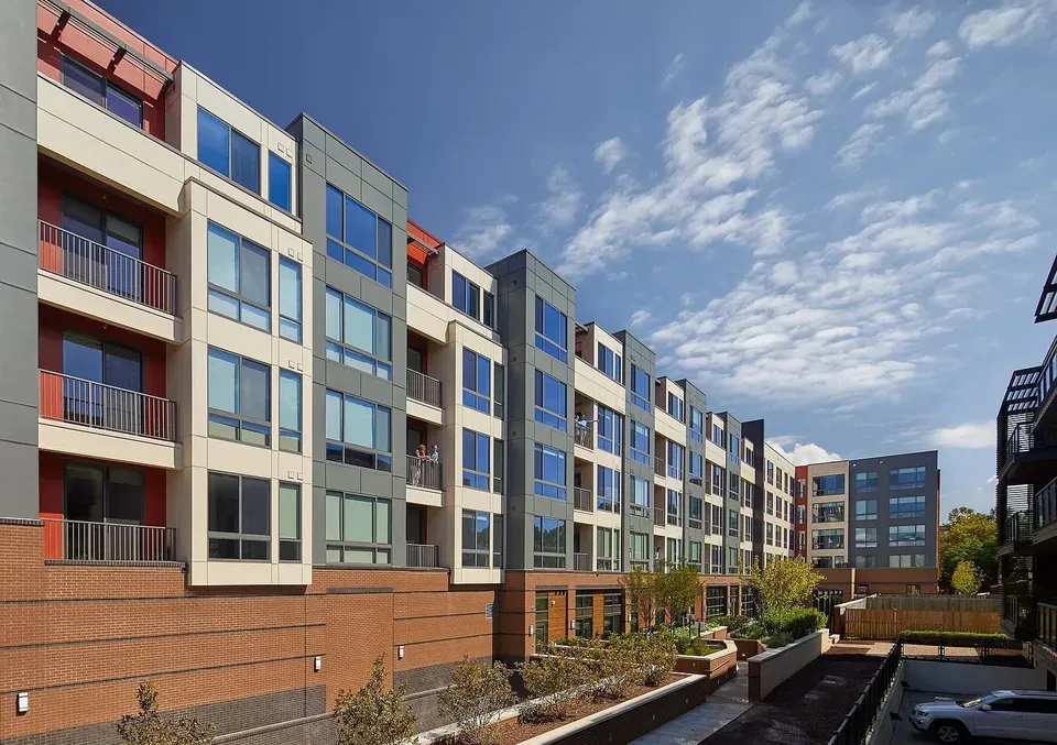 3 Bed 2 Bath Contemporary High-Rise Condo in Arlington, VA - 4