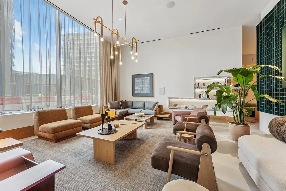 3 Bed 2 Bath Contemporary High-Rise Condo in Arlington, VA - 2