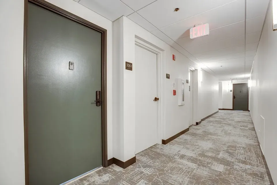 3 Bed 2 Bath Contemporary High-Rise Condo in Arlington, VA - 5