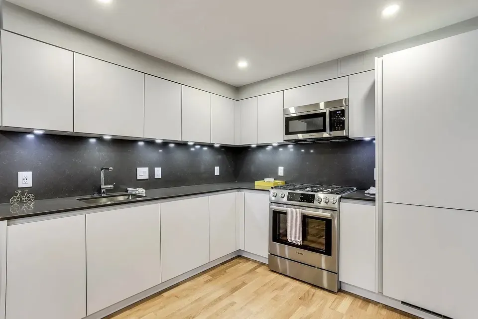 3 Bed 2 Bath Contemporary High-Rise Condo in Arlington, VA - 2