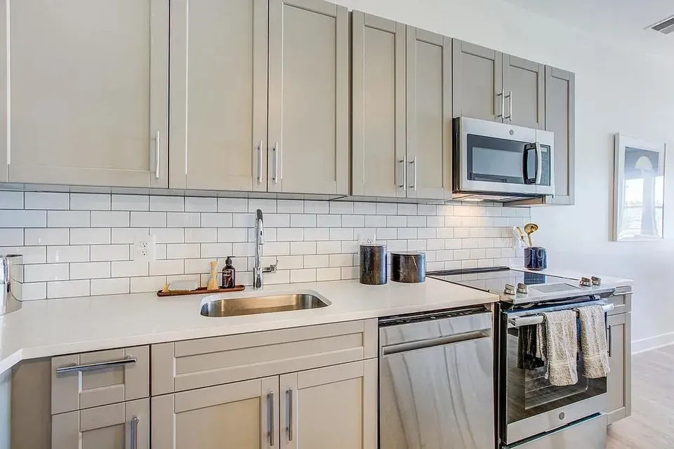3 Bed 2 Bath Contemporary High-Rise Condo in Arlington, VA - 5