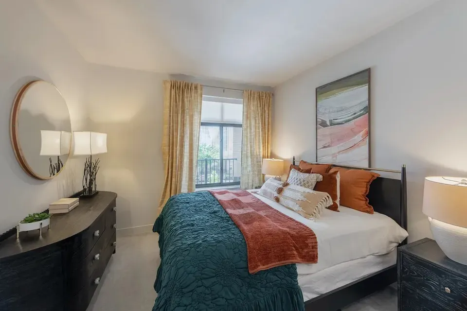 3 Bed 2 Bath Contemporary High-Rise Condo in Arlington, VA - 4