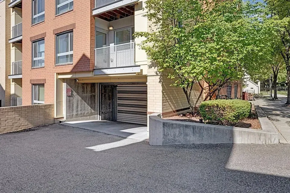 3 Bed 2 Bath Contemporary High-Rise Condo in Arlington, VA - 1