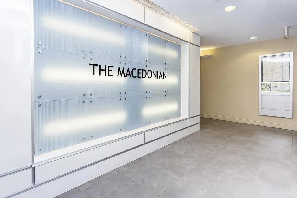 3 Bed 2 Bath Contemporary High-Rise Condo in Arlington, VA - 2