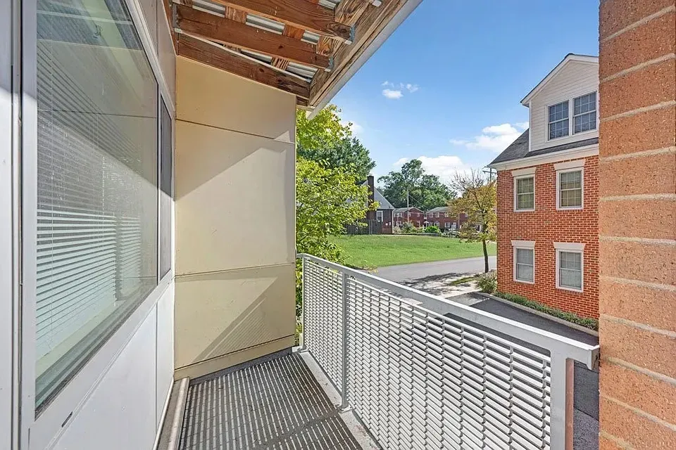 3 Bed 2 Bath Contemporary High-Rise Condo in Arlington, VA - 3