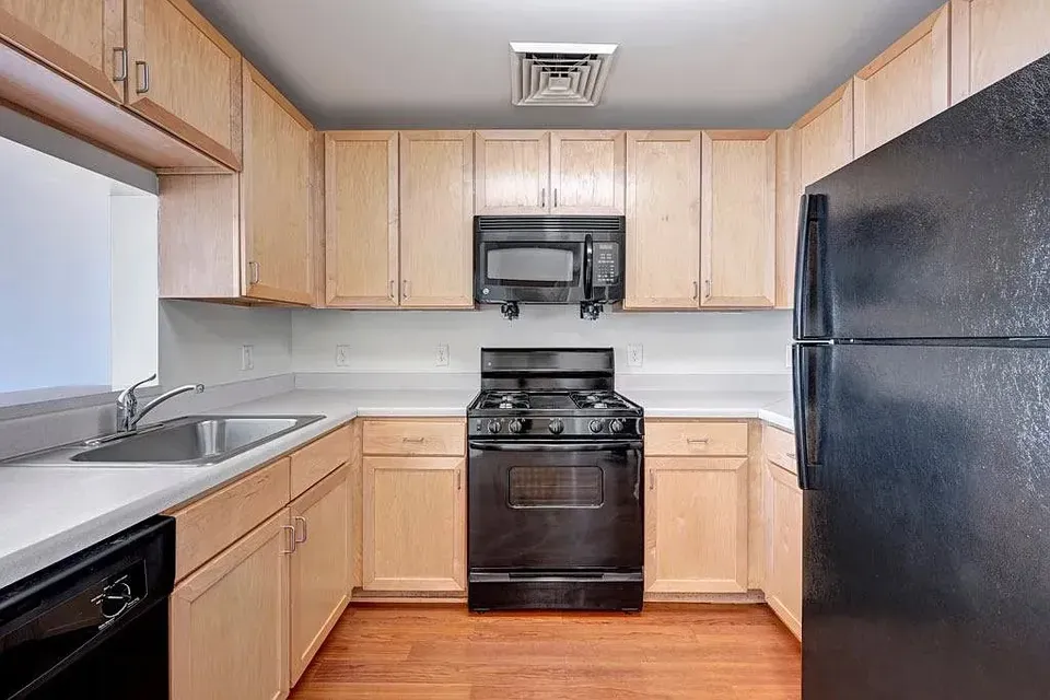 3 Bed 2 Bath Contemporary High-Rise Condo in Arlington, VA - 5