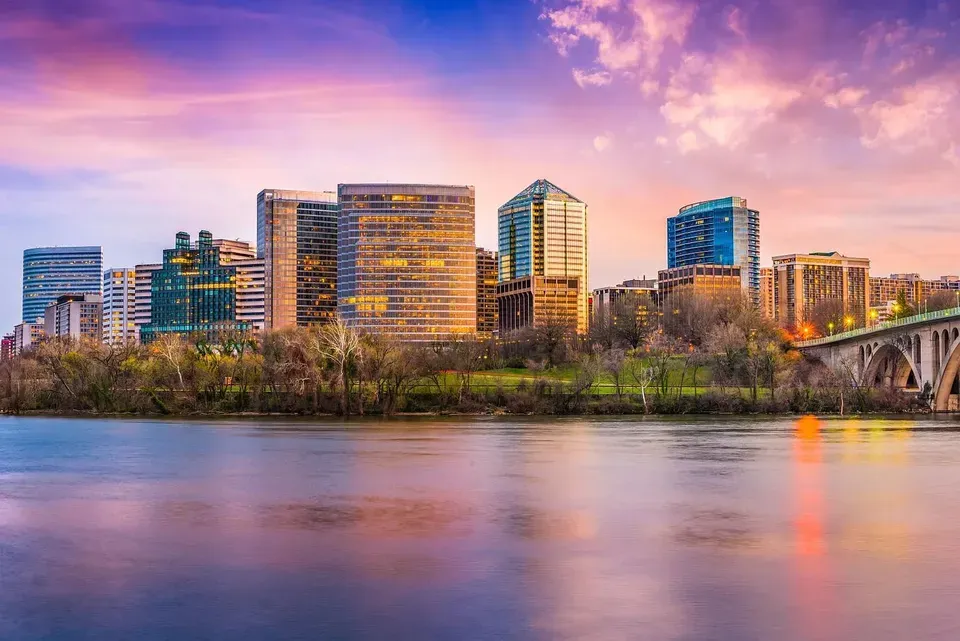 3 Bed 2 Bath Contemporary High-Rise Condo in Arlington, VA - 4