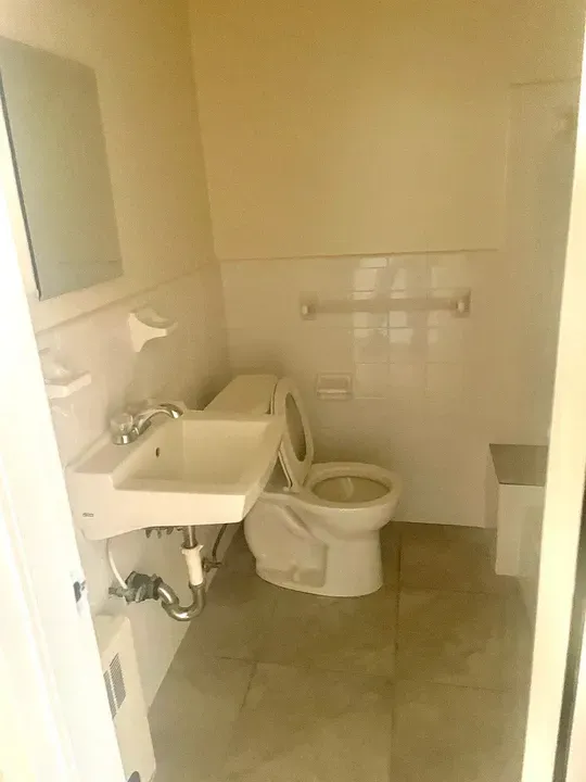 3 Bed 2 Bath Contemporary High-Rise Condo in Arlington, VA - 5