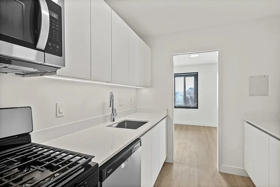 3 Bed 2 Bath Contemporary High-Rise Condo in Arlington, VA - 1