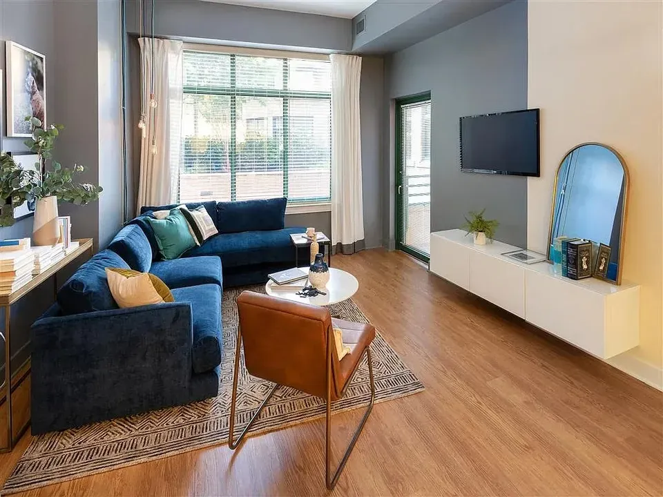 3 Bed 2 Bath Contemporary High-Rise Condo in Arlington, VA - 5
