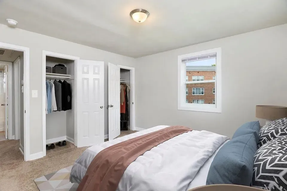 3 Bed 2 Bath Contemporary High-Rise Condo in Arlington, VA - 4