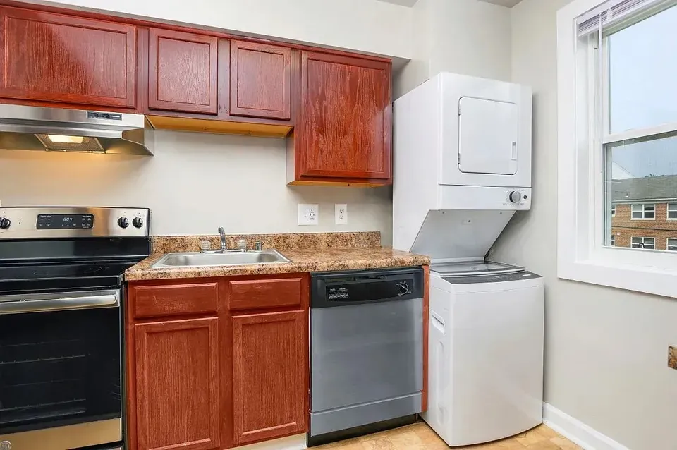 3 Bed 2 Bath Contemporary High-Rise Condo in Arlington, VA - 5