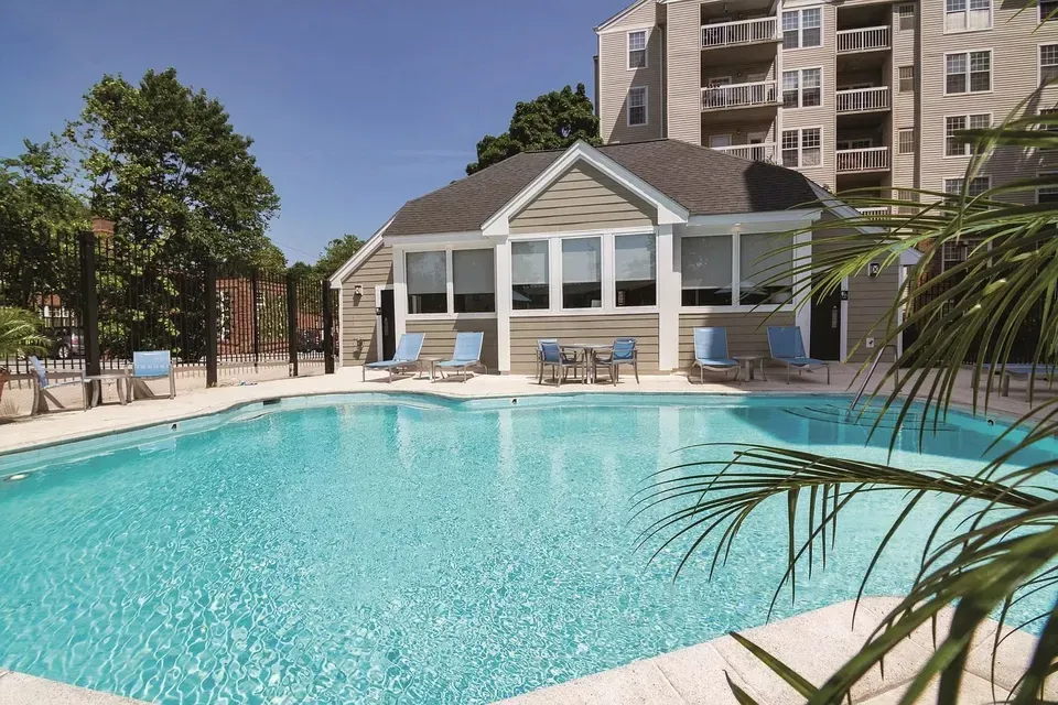 3 Bed 2 Bath Contemporary High-Rise Condo in Arlington, VA - 2