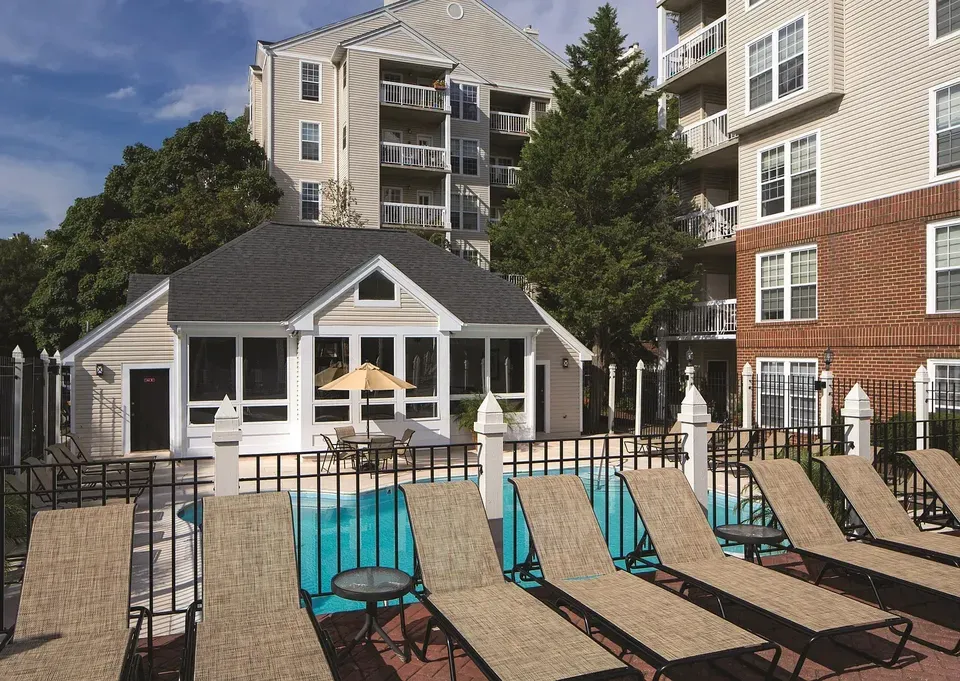3 Bed 2 Bath Contemporary High-Rise Condo in Arlington, VA - 3