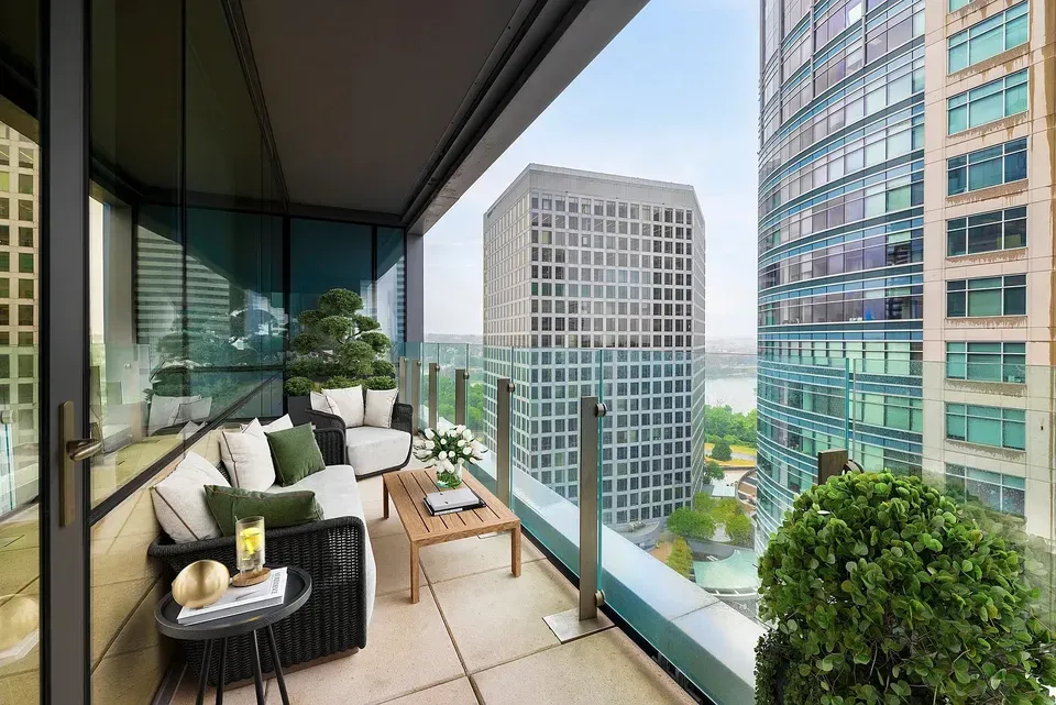 3 Bed 2 Bath Contemporary High-Rise Condo in Arlington, VA - 2