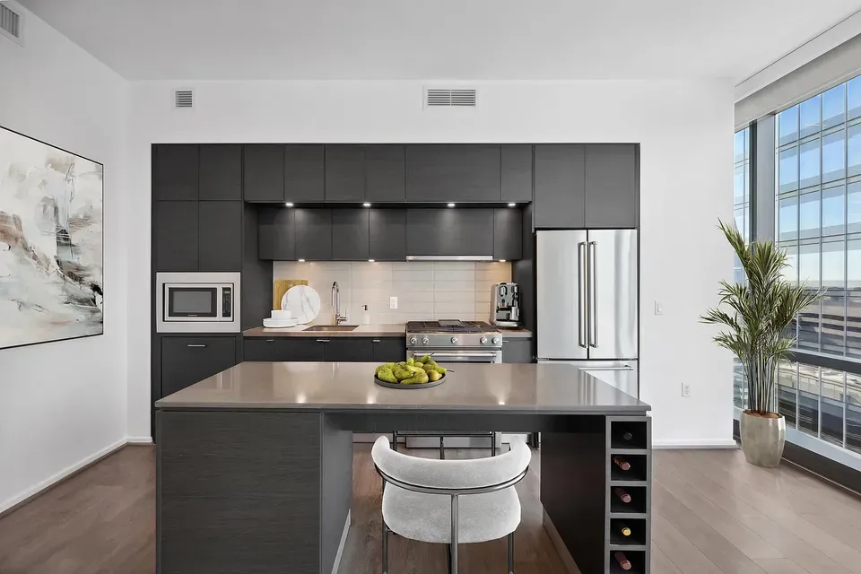 3 Bed 2 Bath Contemporary High-Rise Condo in Arlington, VA - 4