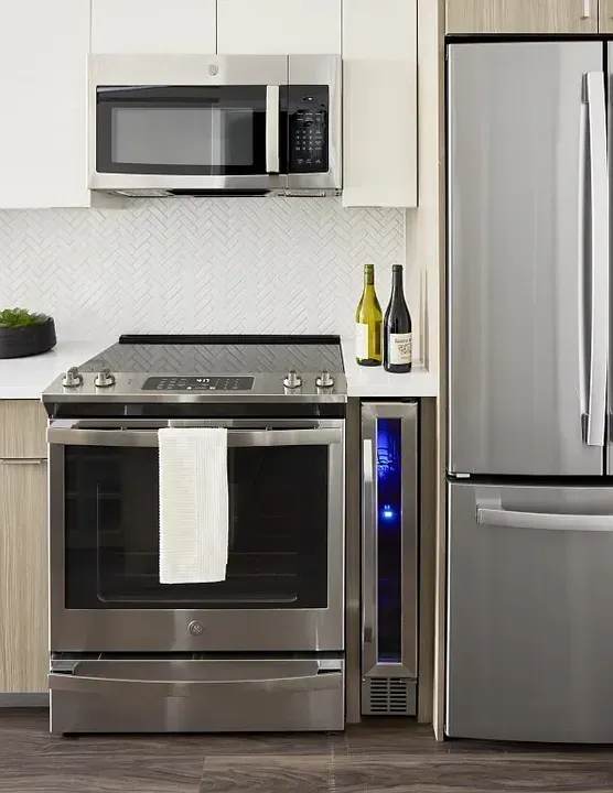 3 Bed 2 Bath Contemporary High-Rise Condo in Arlington, VA - 5