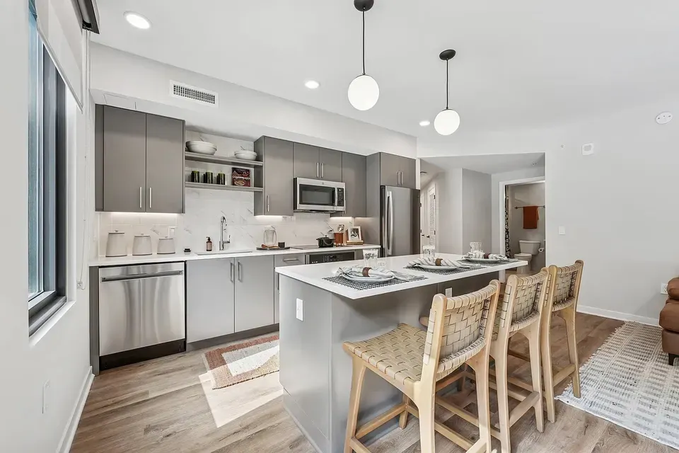 3 Bed 2 Bath Contemporary High-Rise Condo in Arlington, VA - 2