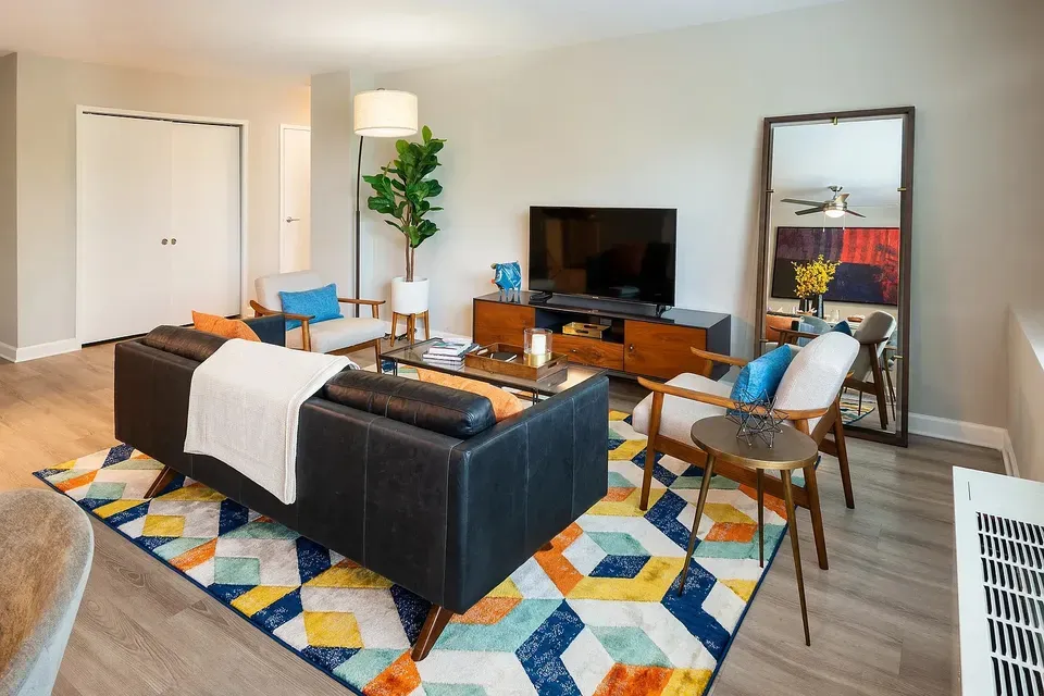 3 Bed 2 Bath Contemporary High-Rise Condo in Arlington, VA - 2