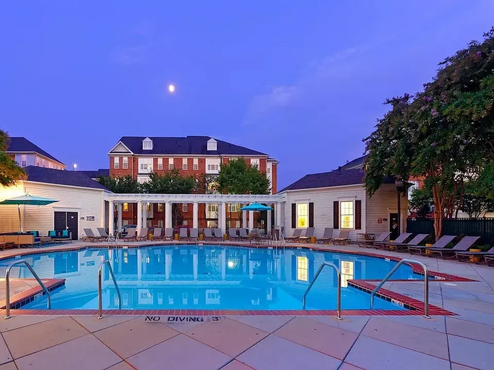 3 Bed 2 Bath Contemporary High-Rise Condo in Arlington, VA - 1