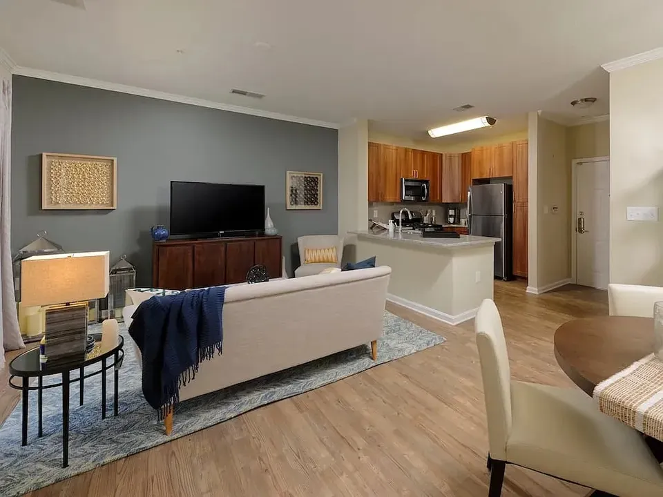 3 Bed 2 Bath Contemporary High-Rise Condo in Arlington, VA - 2