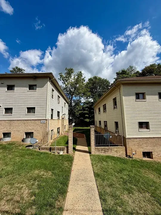 3 Bed 2 Bath Contemporary High-Rise Condo in Arlington, VA - 1