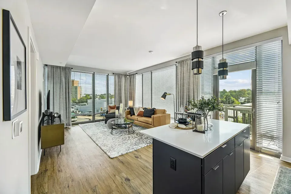 3 Bed 2 Bath Contemporary High-Rise Condo in Arlington, VA - 3