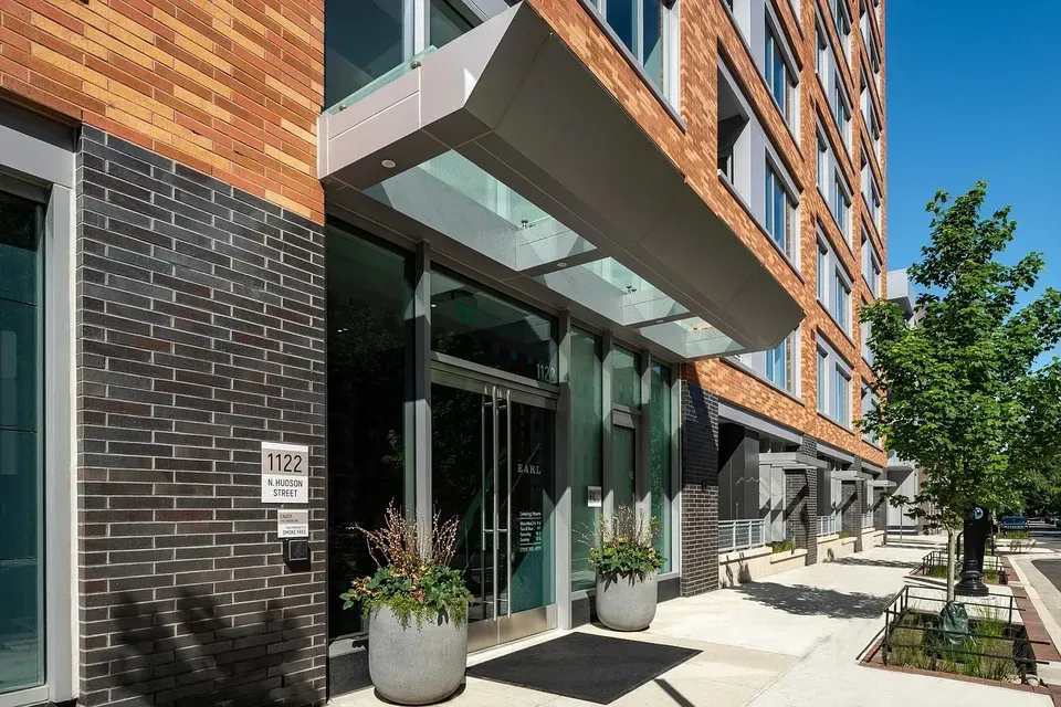 3 Bed 2 Bath Contemporary High-Rise Condo in Arlington, VA - 2