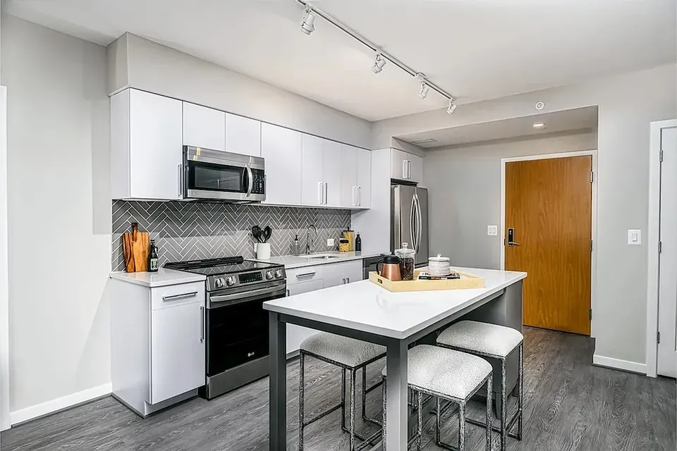 3 Bed 2 Bath Contemporary High-Rise Condo in Arlington, VA - 2