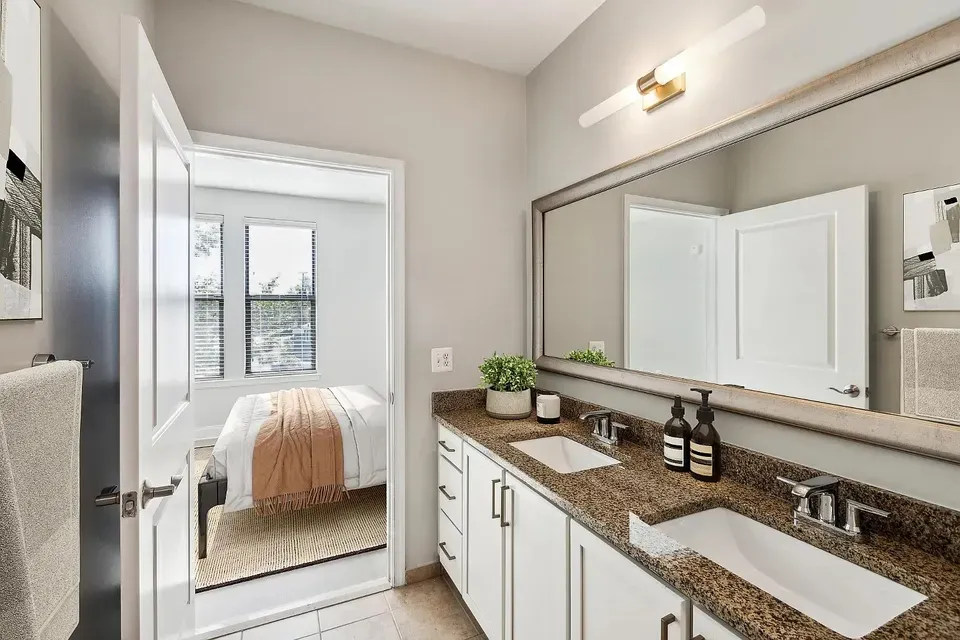 3 Bed 2 Bath Contemporary High-Rise Condo in Arlington, VA - 4