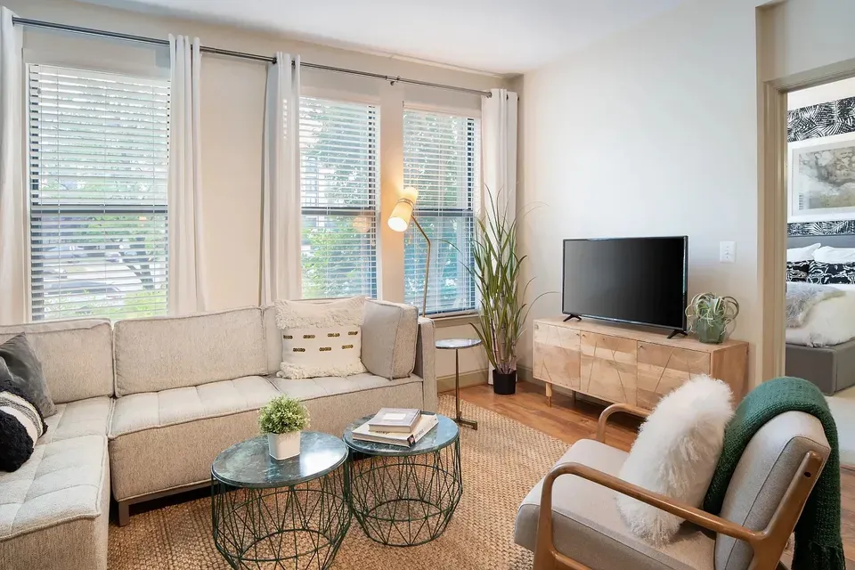 3 Bed 2 Bath Contemporary High-Rise Condo in Arlington, VA - 5