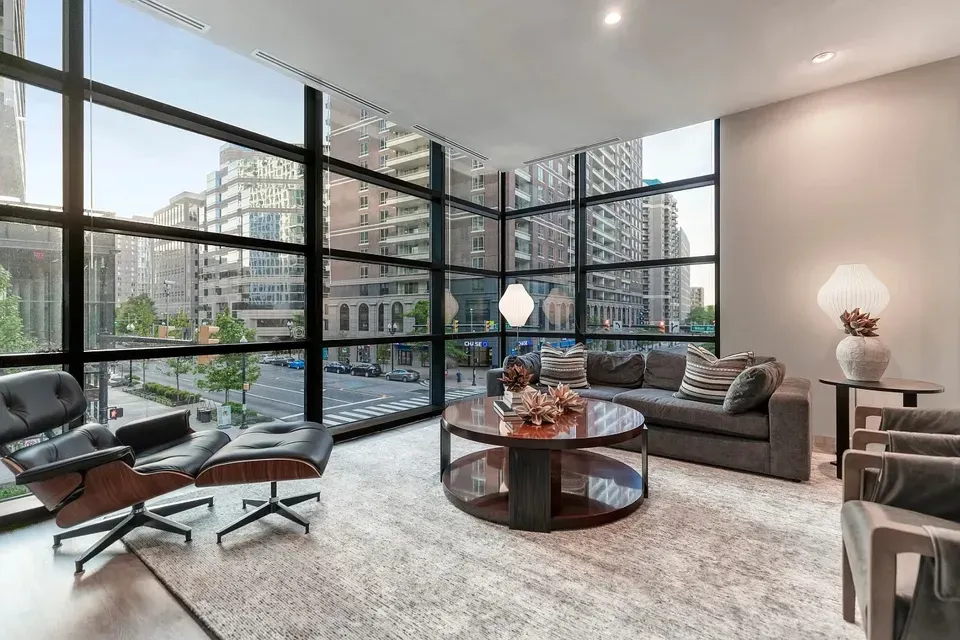 3 Bed 2 Bath Contemporary High-Rise Condo in Arlington, VA - 4