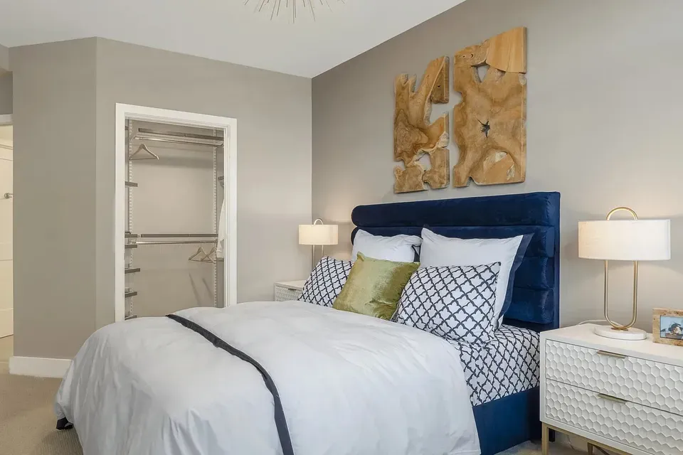 3 Bed 2 Bath Contemporary High-Rise Condo in Arlington, VA - 4