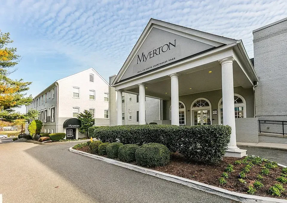 3 Bed 2 Bath Contemporary High-Rise Condo in Arlington, VA