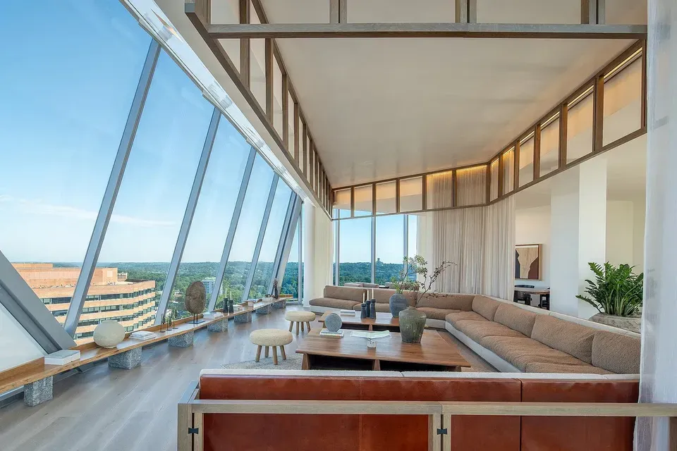 3 Bed 2 Bath Contemporary High-Rise Condo in Arlington, VA - 5