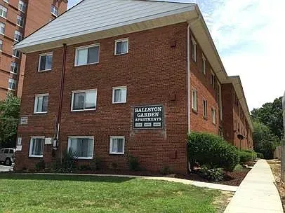 3 Bed 2 Bath Contemporary High-Rise Condo in Arlington, VA - 3