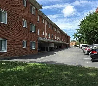 3 Bed 2 Bath Contemporary High-Rise Condo in Arlington, VA - 4