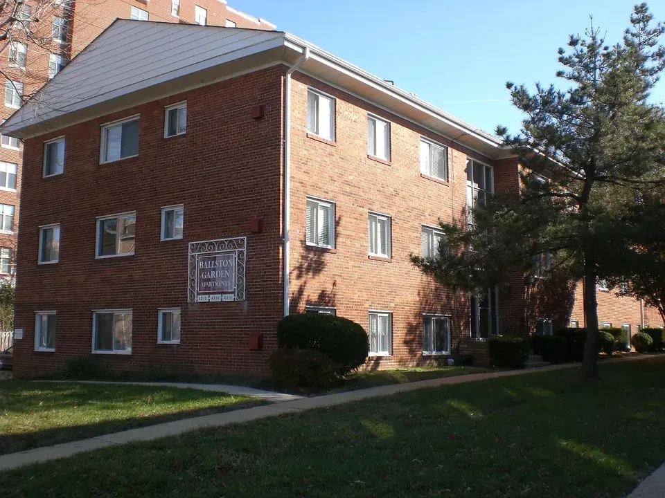 3 Bed 2 Bath Contemporary High-Rise Condo in Arlington, VA - 5