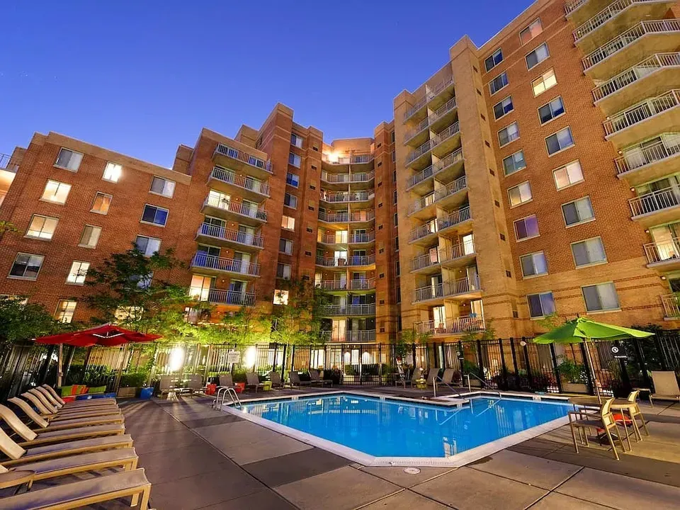 3 Bed 2 Bath Contemporary High-Rise Condo in Arlington, VA - 1