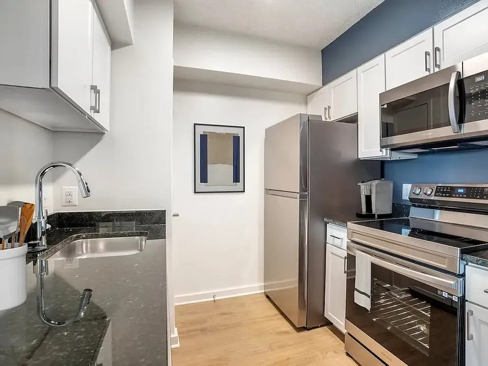 3 Bed 2 Bath Contemporary High-Rise Condo in Arlington, VA - 2