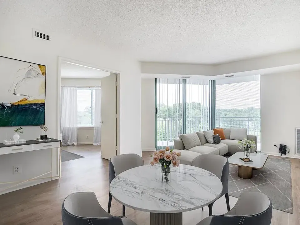 3 Bed 2 Bath Contemporary High-Rise Condo in Arlington, VA - 3