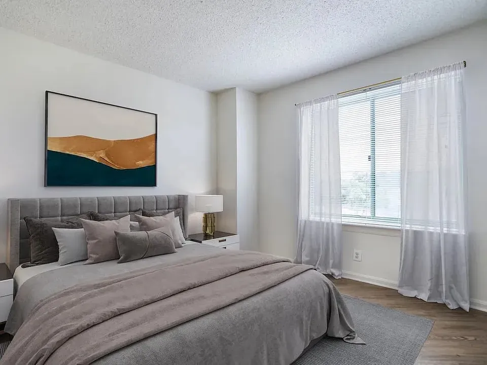 3 Bed 2 Bath Contemporary High-Rise Condo in Arlington, VA - 4