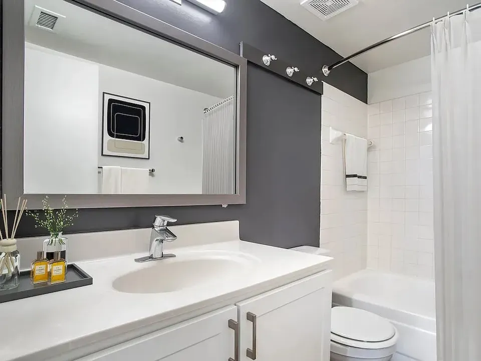 3 Bed 2 Bath Contemporary High-Rise Condo in Arlington, VA - 5