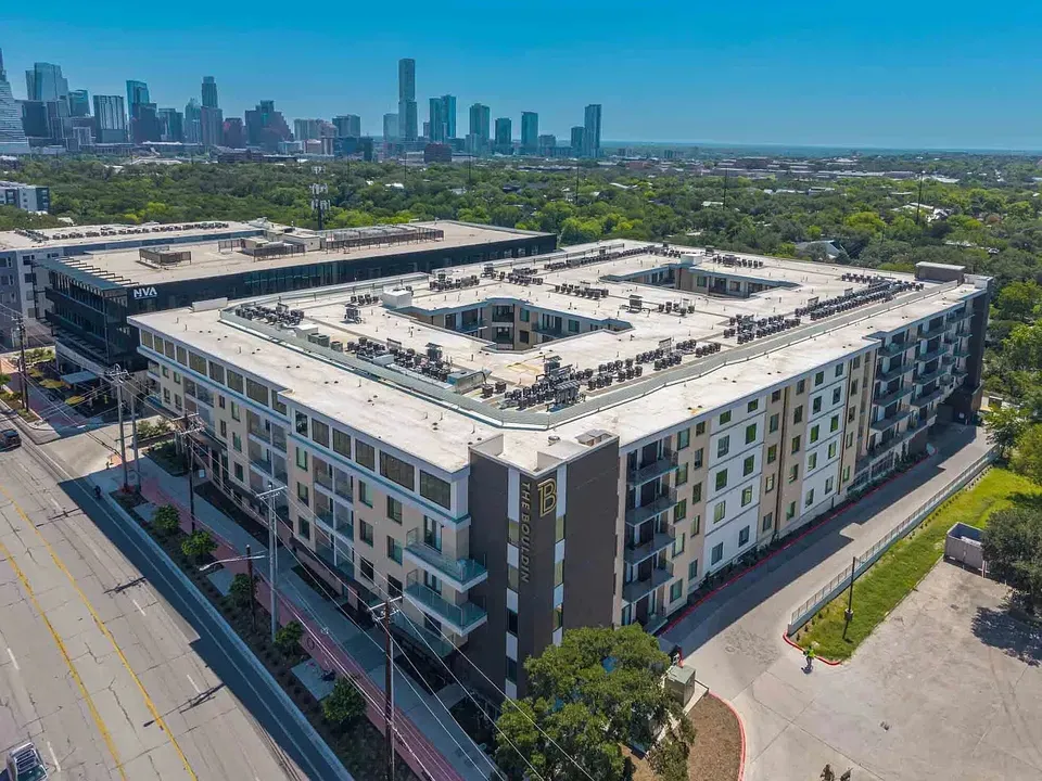 3 Bed 2 Bath Contemporary High-Rise Condo in Austin, TX - 4