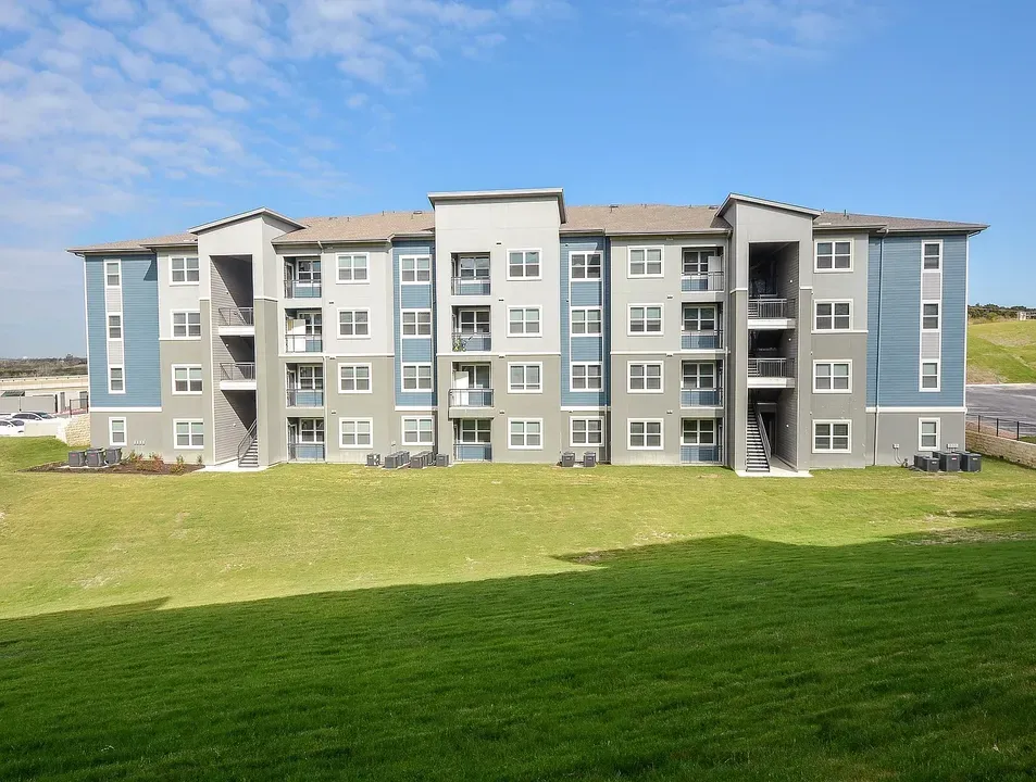 3 Bed 2 Bath Contemporary High-Rise Condo in Austin, TX - 4
