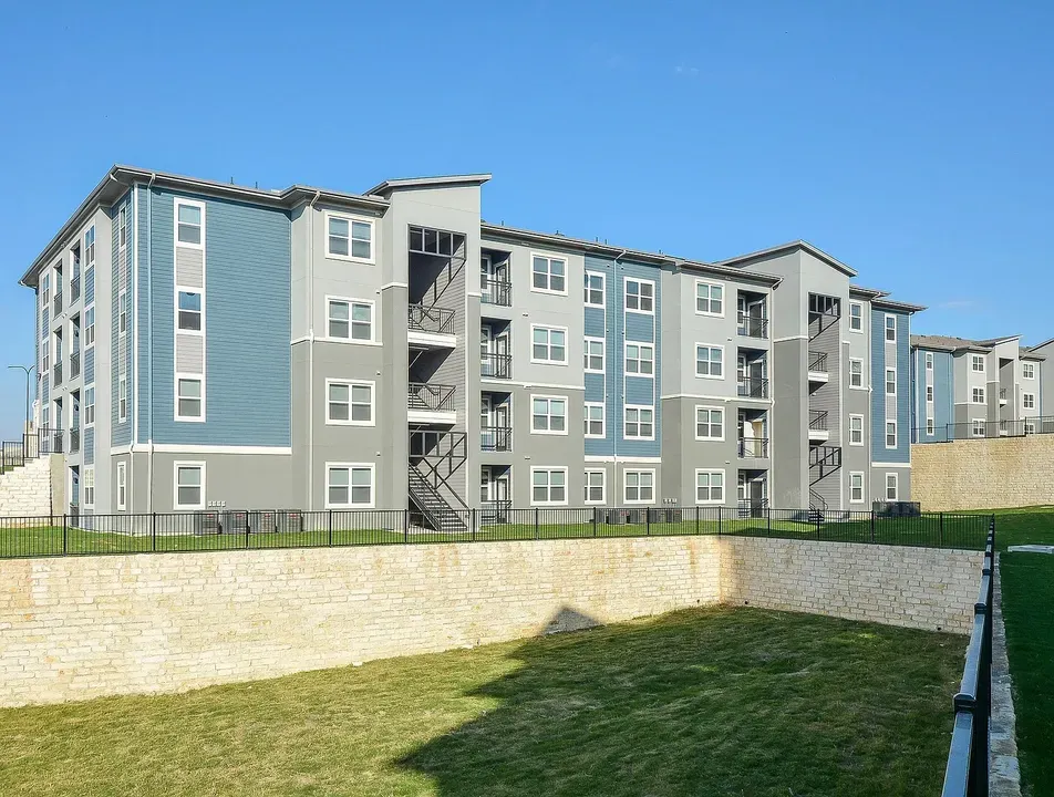 3 Bed 2 Bath Contemporary High-Rise Condo in Austin, TX - 5
