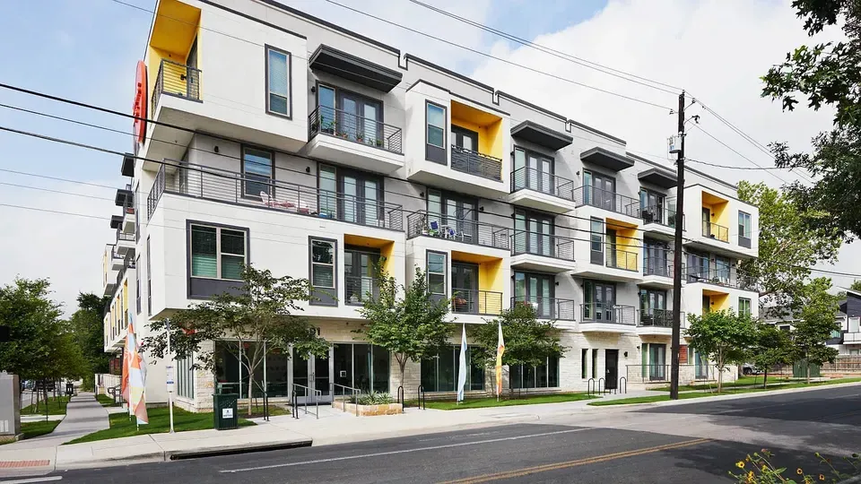 3 Bed 2 Bath Contemporary High-Rise Condo in Austin, TX - 2