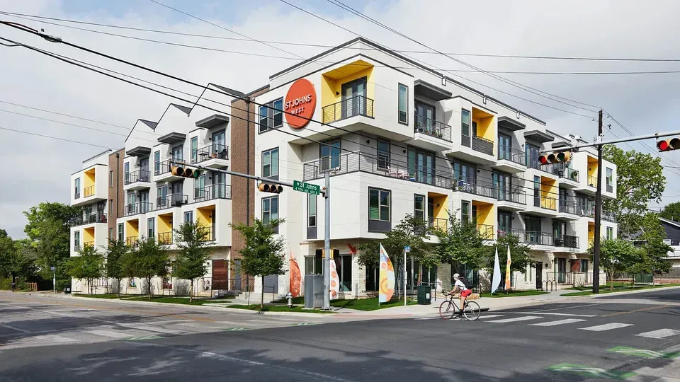 3 Bed 2 Bath Contemporary High-Rise Condo in Austin, TX - 3