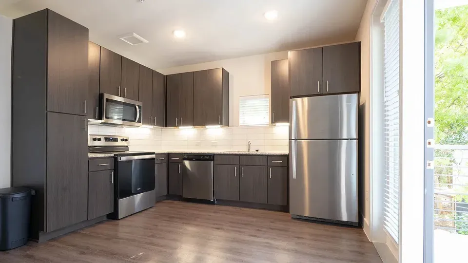 3 Bed 2 Bath Contemporary High-Rise Condo in Austin, TX - 5